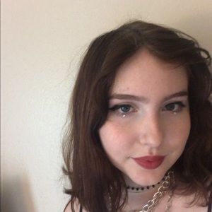 Meet your Posher, Chloe